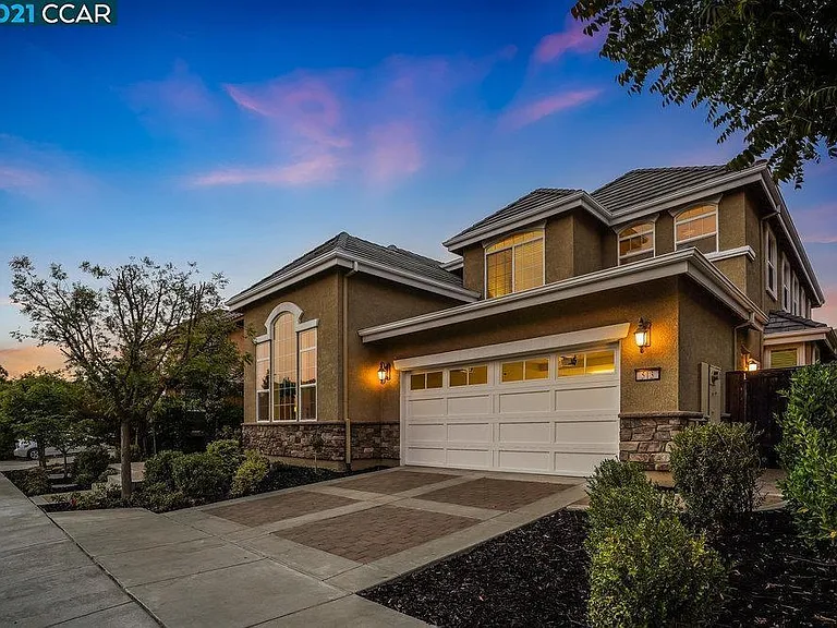 513 Wells Ct — Photo 3