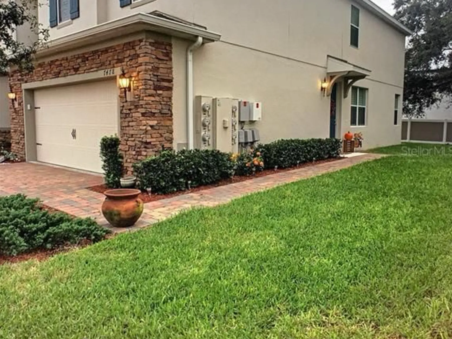 3 bed, 2.5 bath, 1787 sqft, $2,399 — Photo 3