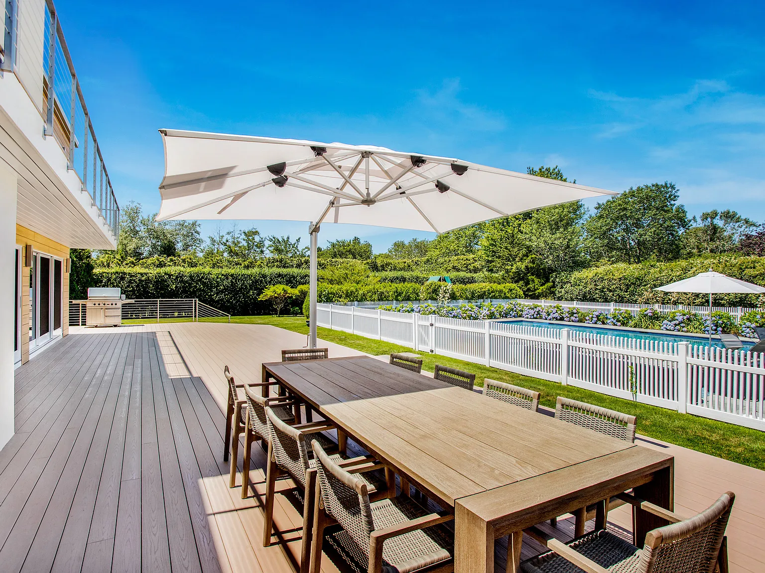 Elegantly Renovated Sagaponack South — Photo 3
