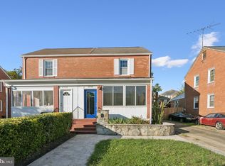 2718 S Uhle St, Arlington, VA 22206