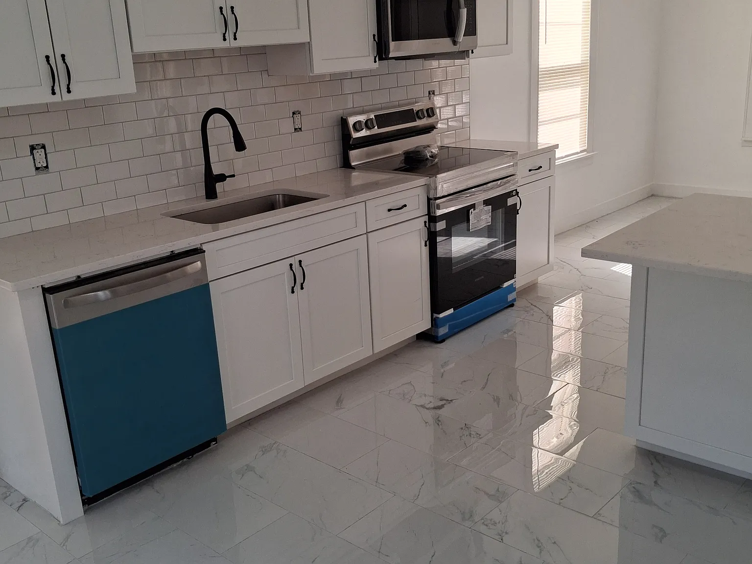 4 bed, 1.5 bath, 1430 sqft, $3,250 — Photo 3