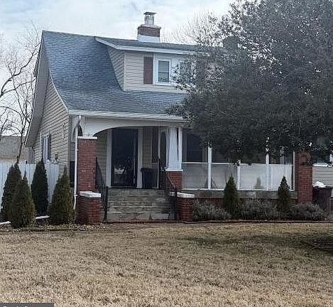 3rd image of 521 Academy St