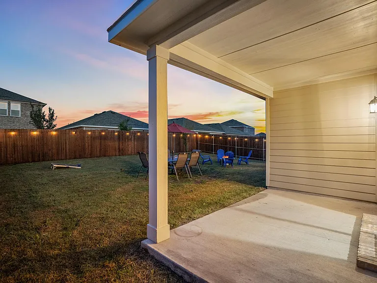 766 Camden Dr — Photo 32
