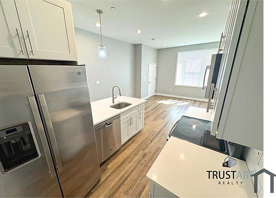 3rd image of 1712 N Marshall St #1
