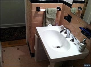 3rd image of 4-12 Hartley Pl #1X