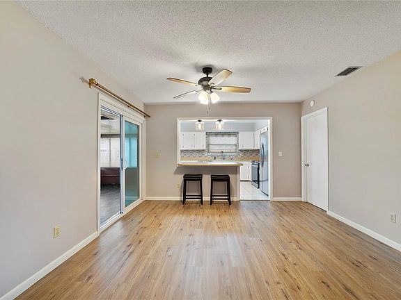 5th image of 146 Mayfair Ct