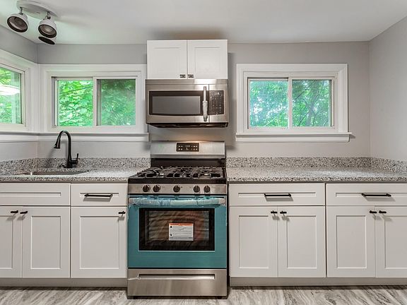 4th image of 2280 Annabelle St #3