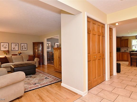 5th image of 3449 Elmbrook Dr