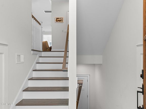 3rd image of 620 Eastwood Park Road Unit 14b