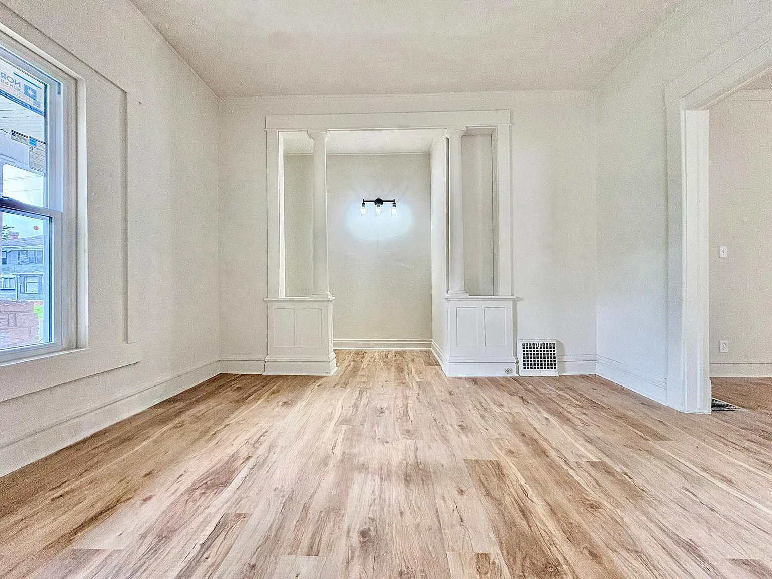 Studio, $950 — Photo 2