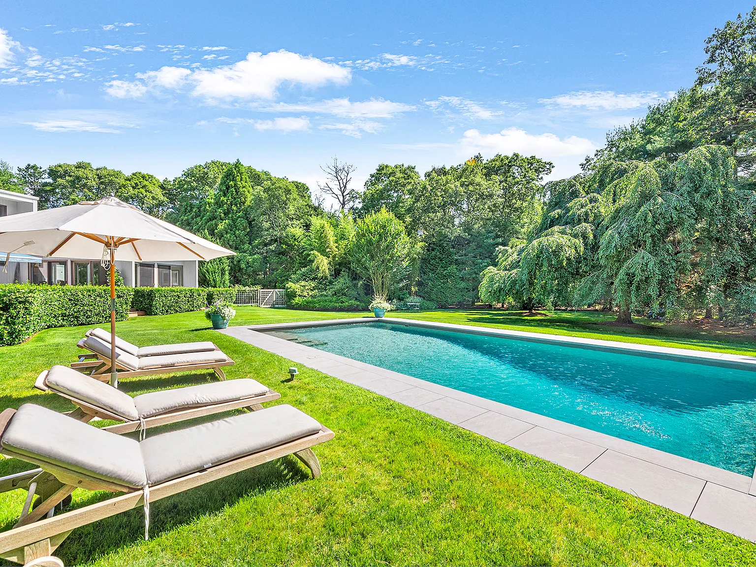 Luxurious Summer Escape in Wainscott South — Photo 4