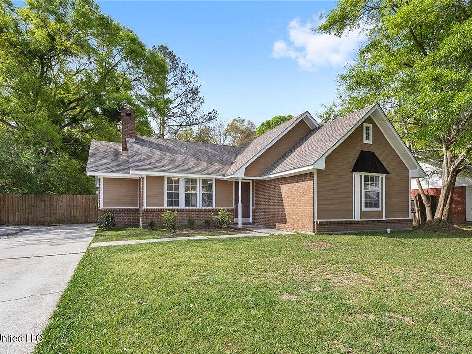 1st image of 15215 Parkwood Dr N