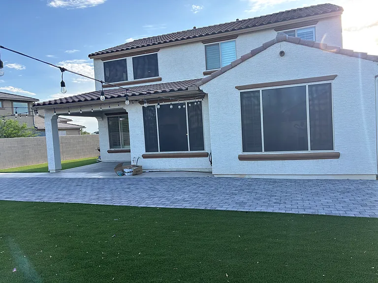 5705 N 88th Ln — Photo 2