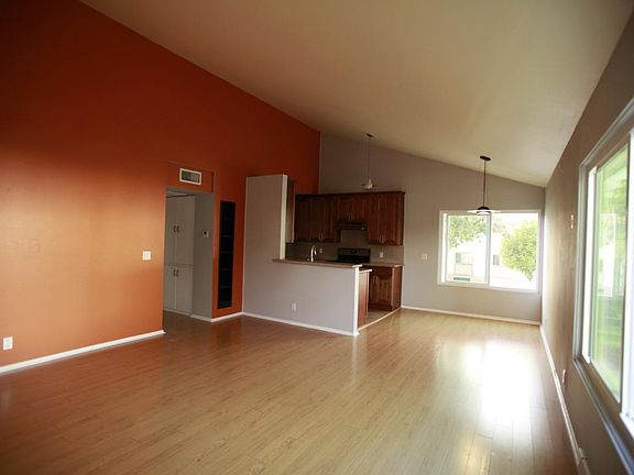 3rd image of 404 Ivy St