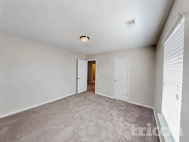 304 Longfellows Ln — Photo 7