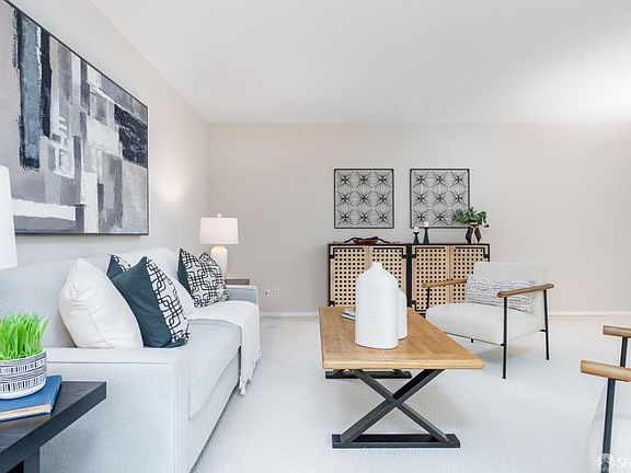 5th image of 3044 Franklin St APT 101