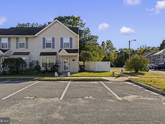 3rd image of 46 Grant Ln