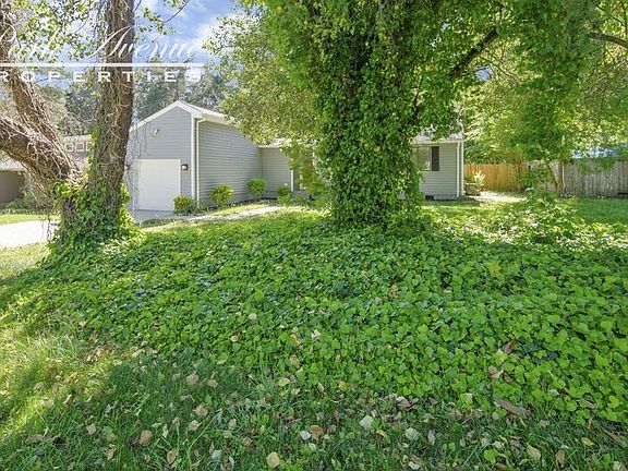 3rd image of 7518 Park Vista Cir