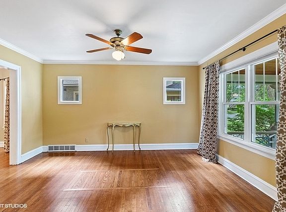 4th image of 730 Woodbine Ave