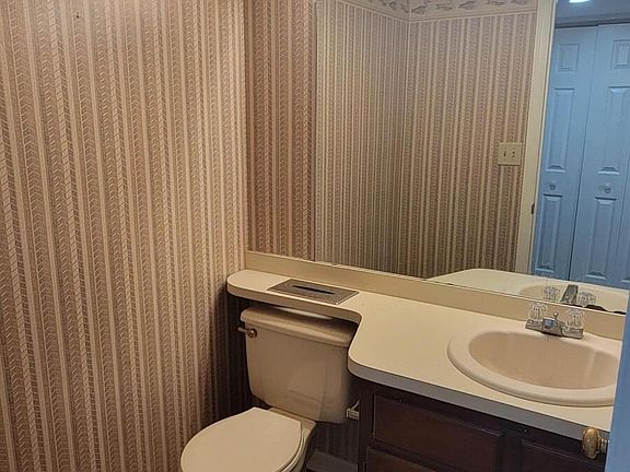 4th image of 3441 Laredo Dr Unit 37