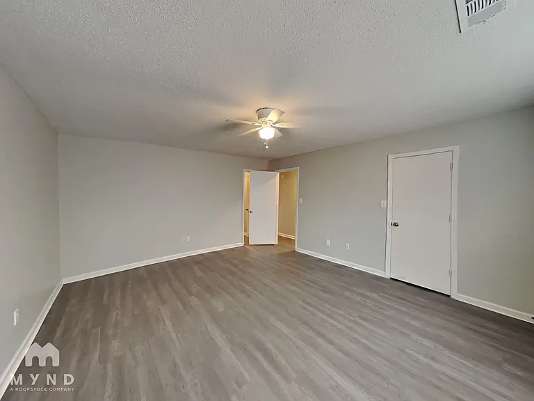 4828 Royal Run Dr — Photo 9