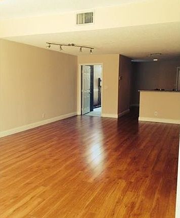 3rd image of 1353 Veracruz Ln