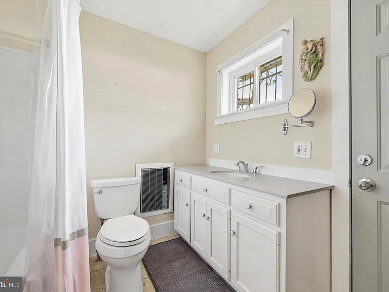 3220 Jasper St — Photo 6