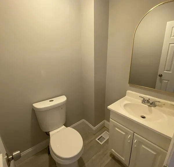 424 Ilchester Ave — Photo 23
