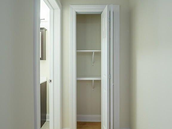 3rd image of 837 W Wolfram St APT 305