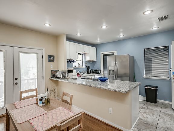 2nd image of 1913 Hawthorne St APT 1