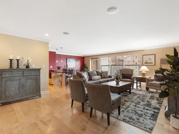 121 W 48th St APT 202, Kansas City, MO 64112