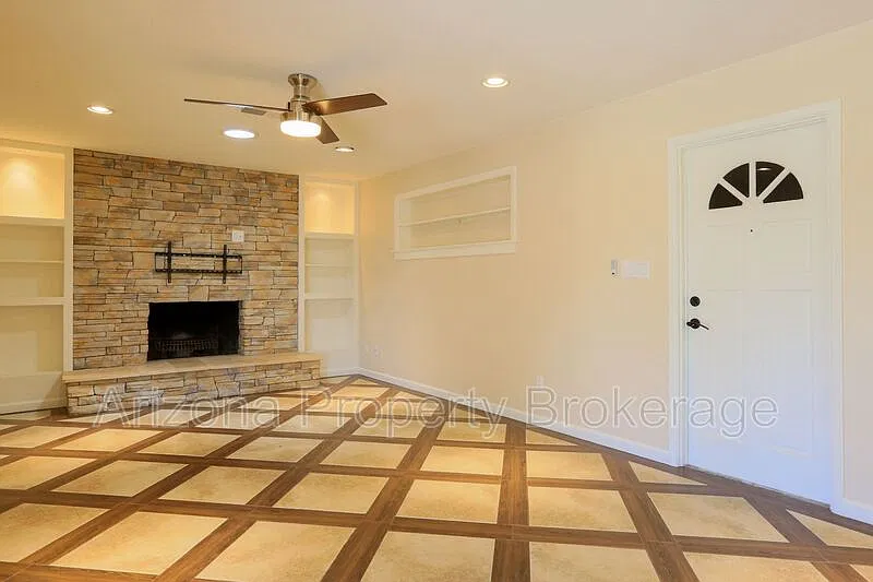 4 bed, 2.0 bath, 1672 sqft, $2,395 — Photo 2