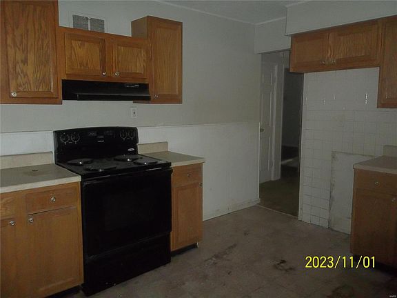 4th image of 9757 Dennis Dr