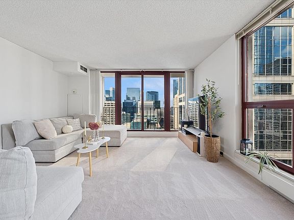 3rd image of 200 N Dearborn St Unit 4407