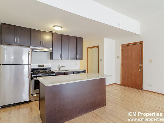 3rd image of 2502 N Lincoln Ave #1