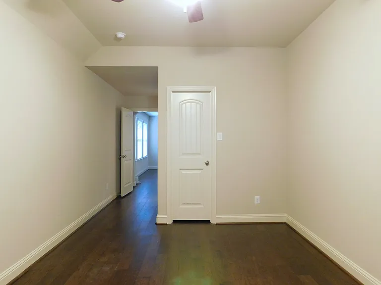 1704 Serra Dr — Photo 25