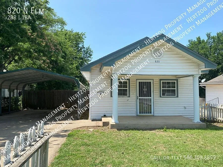 820 N Elm St