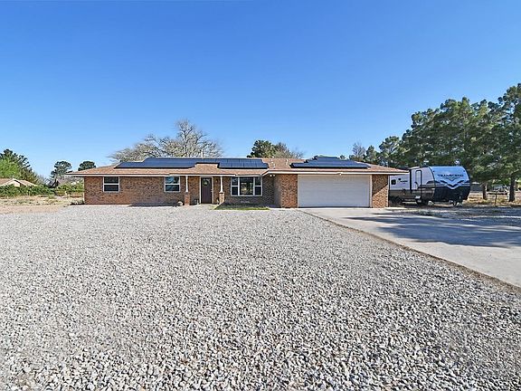 3rd image of 4 Stonewood Dr