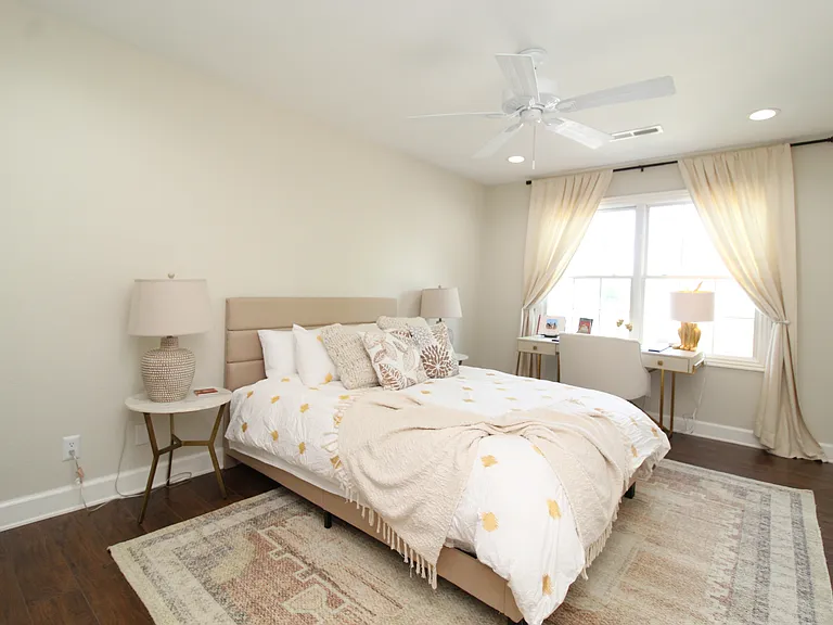1401 NE Dysart Woods Ln — Photo 27