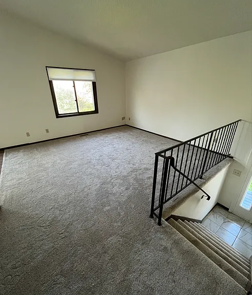 1201 Hillcrest Ct — Photo 4