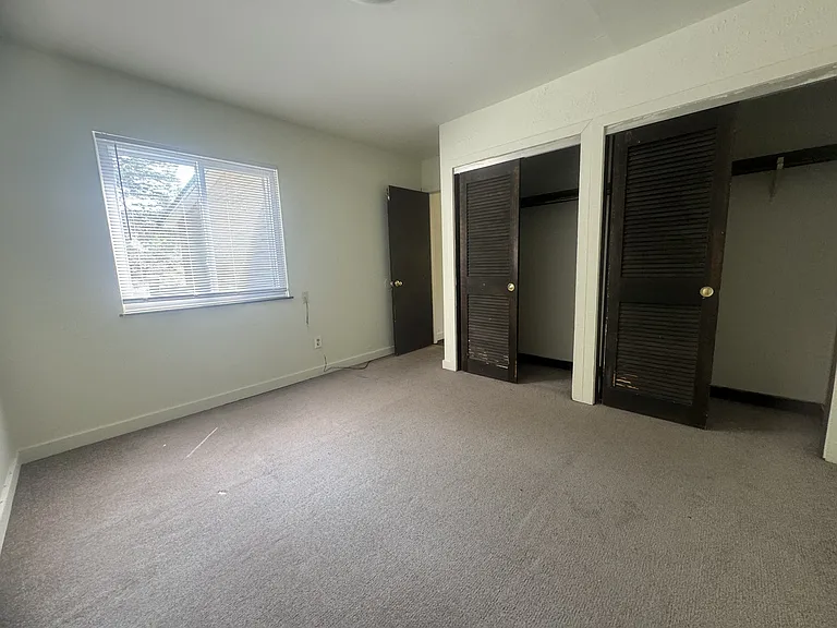 521 E 7th St #2 — Photo 14