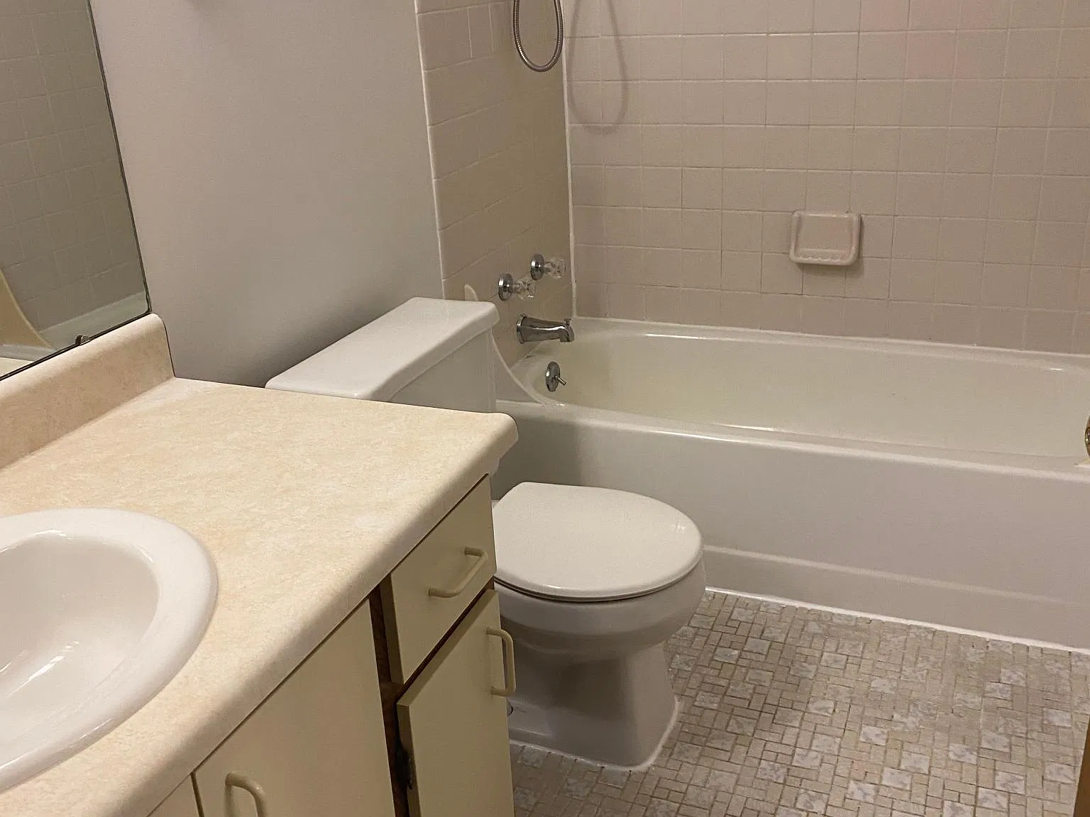2 bed, 900 sqft, $1,300 — Photo 3