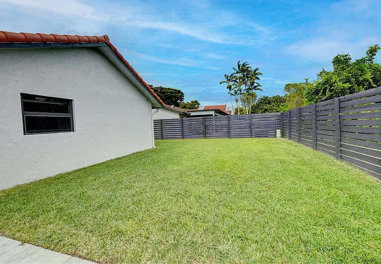 1440 NW 12th Way — Photo 16