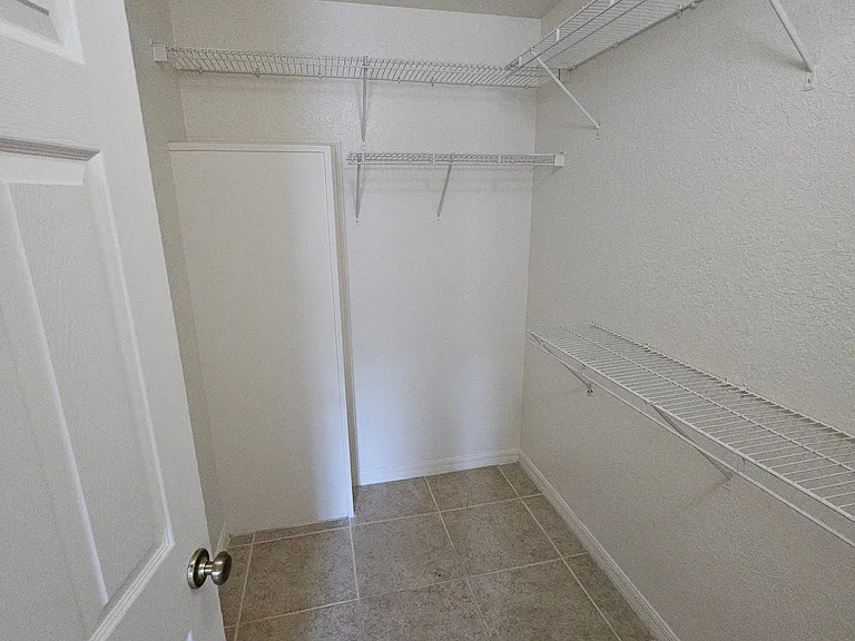 531 NE 28th Ave #100 — Photo 6