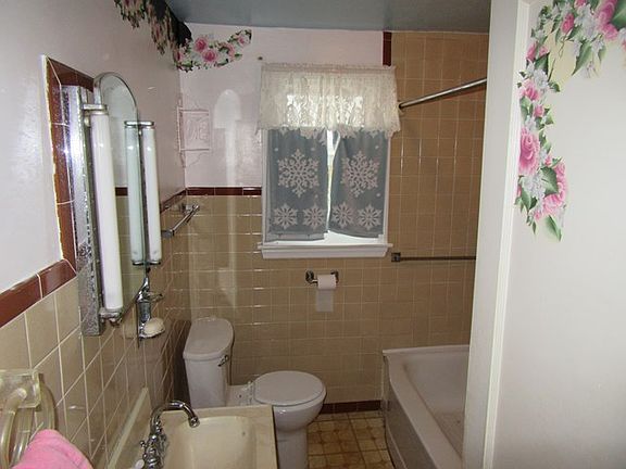 5th image of 550 W Franklin St