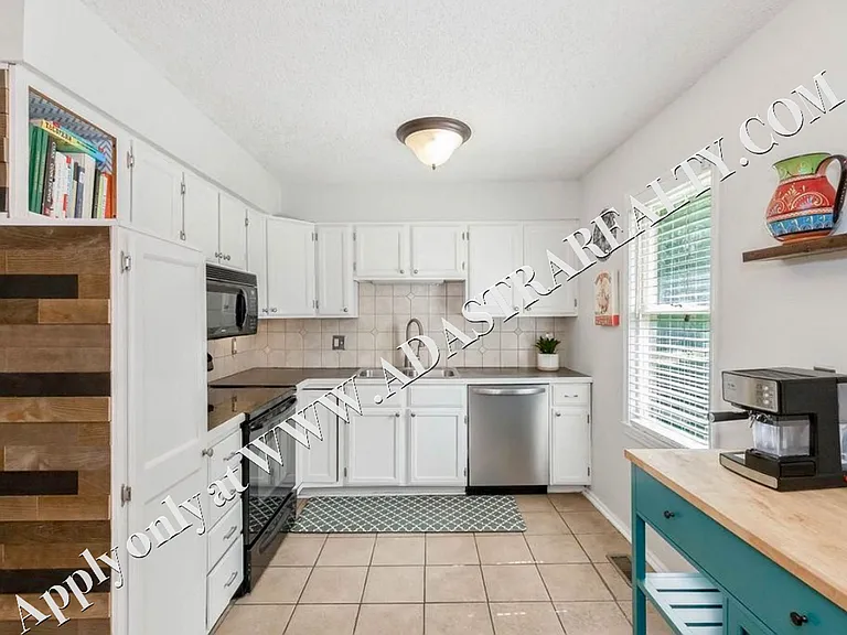 2715 Holmes St — Photo 8