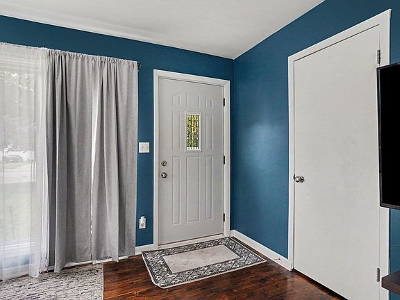 3rd image of 319 W North St