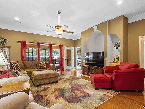 5th image of 10323 Magnolia Ct