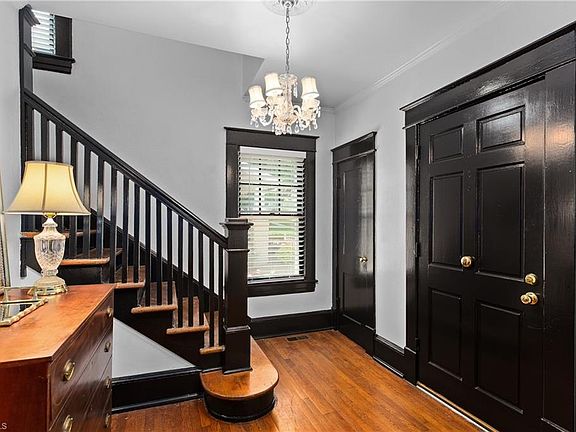 3rd image of 601 Colonial Dr