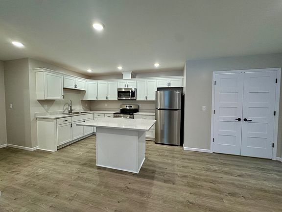 3rd image of 1013 Two Rivers St